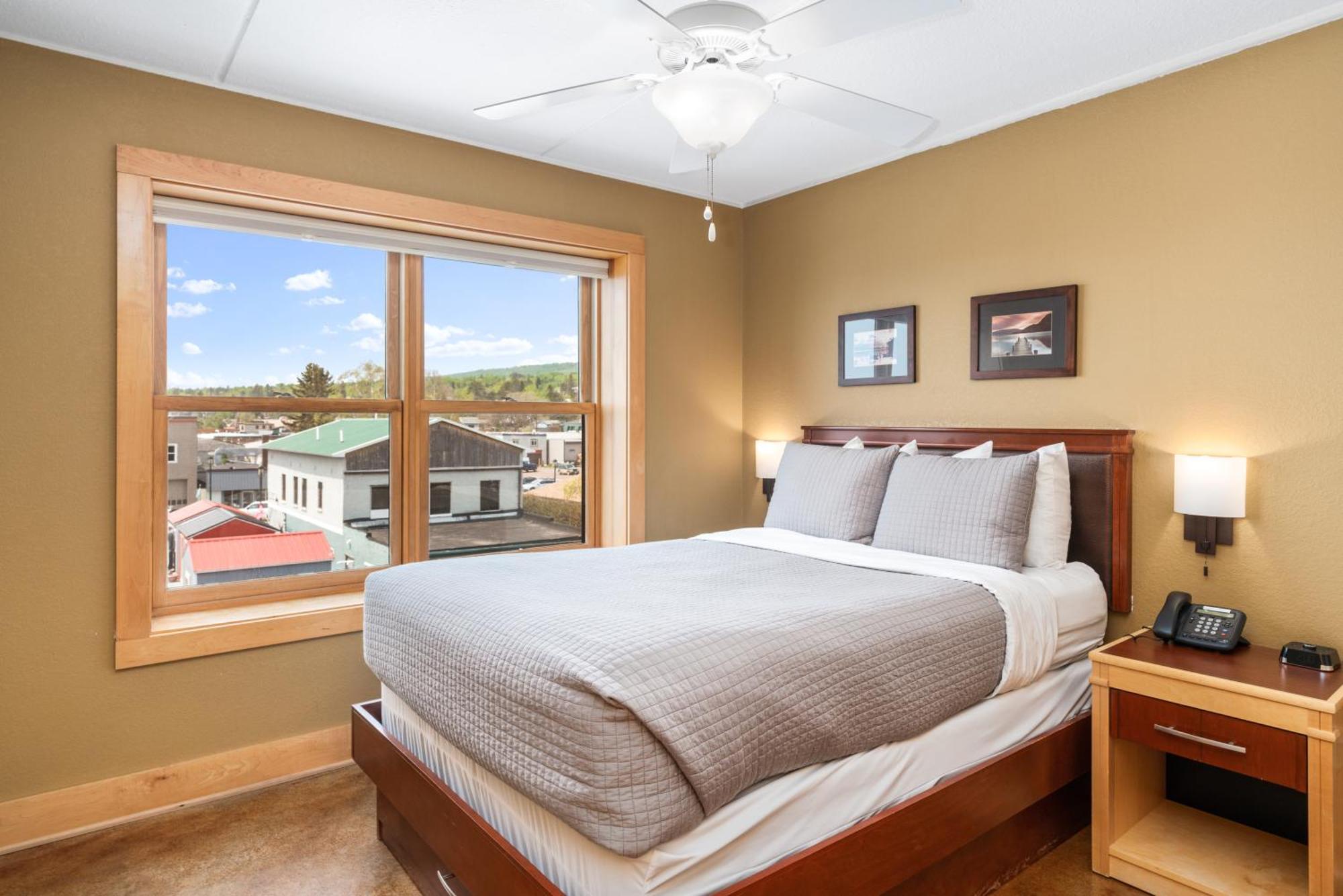 East Bay Suites Ґранд-Марей Екстер'єр фото