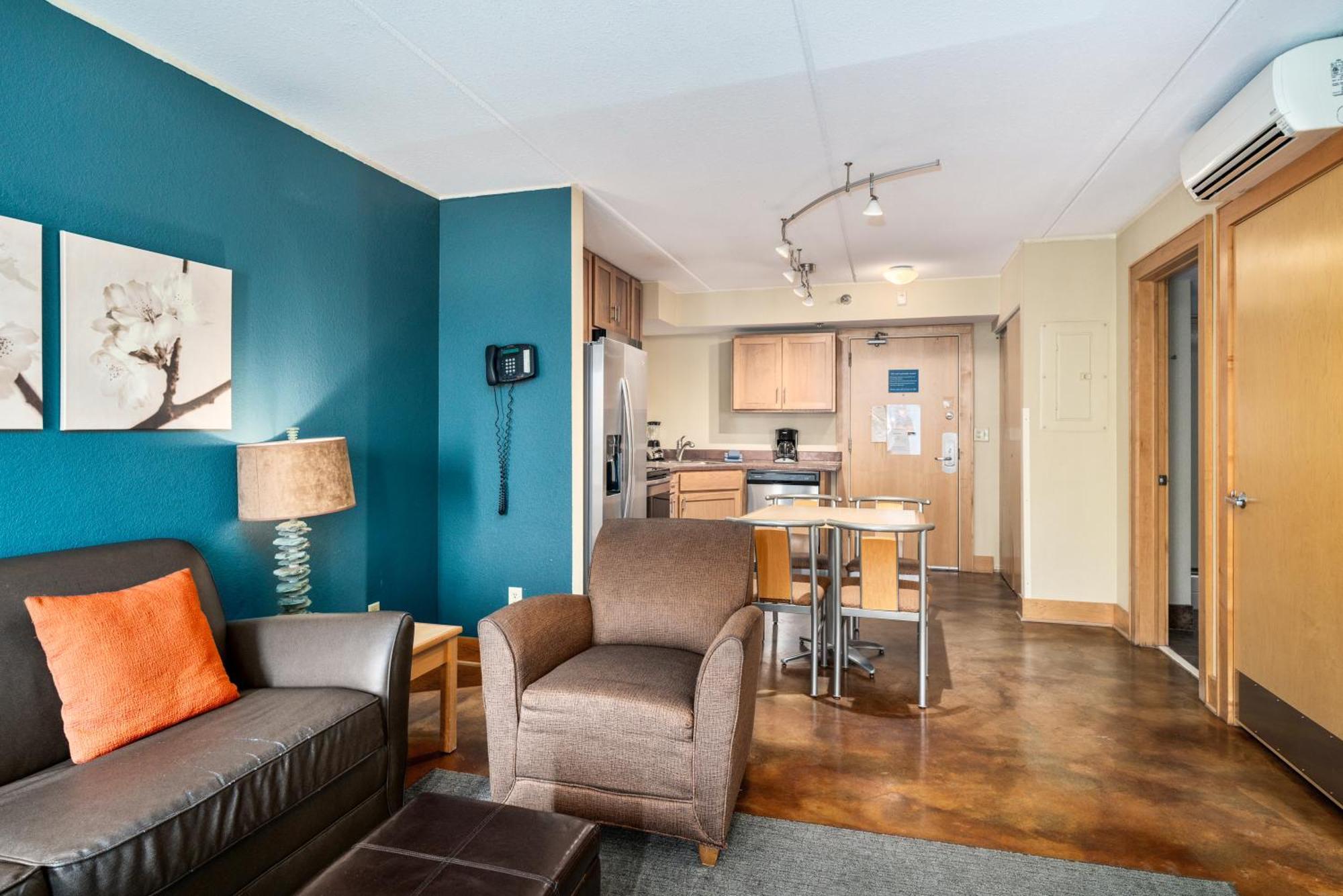 East Bay Suites Ґранд-Марей Екстер'єр фото